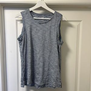 Women’s MEDIUM Gap tank top